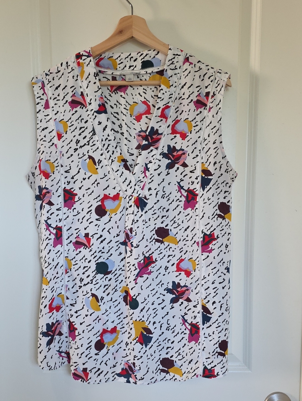Halogen White Sleeveless V-Neck Top with Pink, Yellow & Navy Print